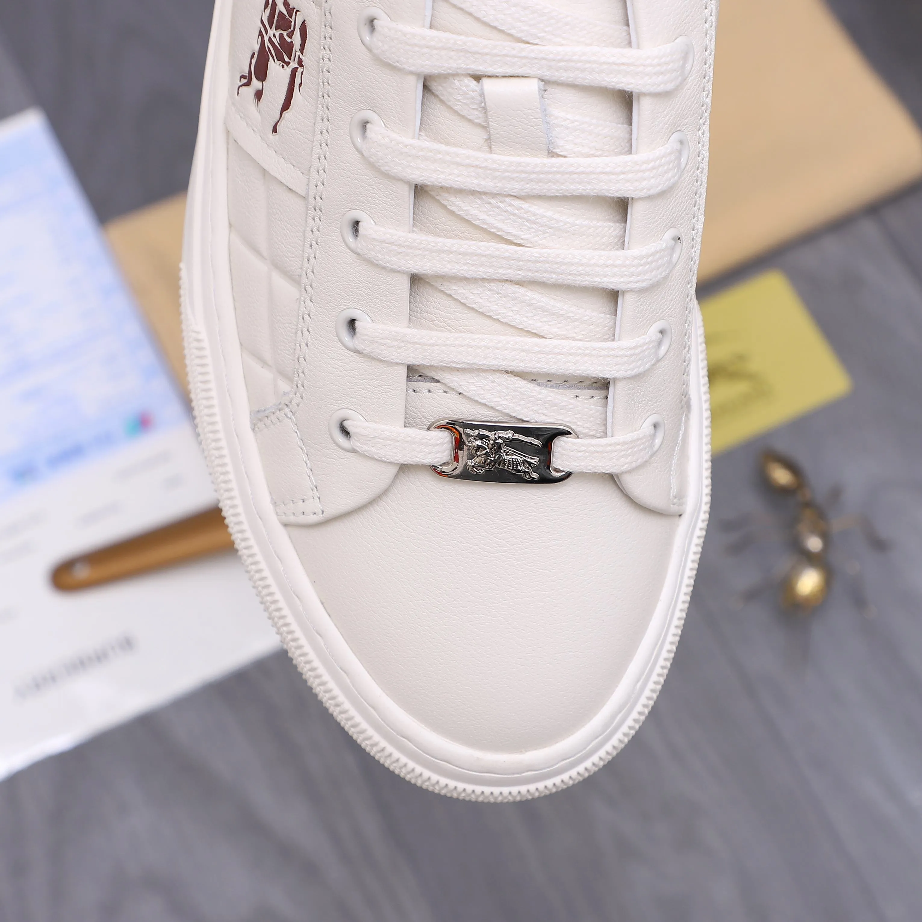 Men's shoes 💰p400 Product trademark: Burberry "Burberry" casual shoes Regular size: 38-44 Product materials: Selected cowhide embossed upper, pigskin lining, rubber outsole